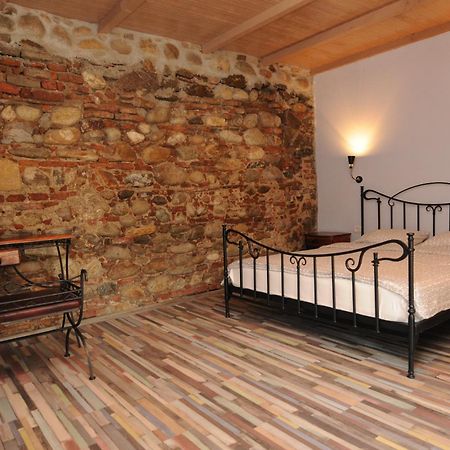 La Mosie Hotel Hateg Room photo