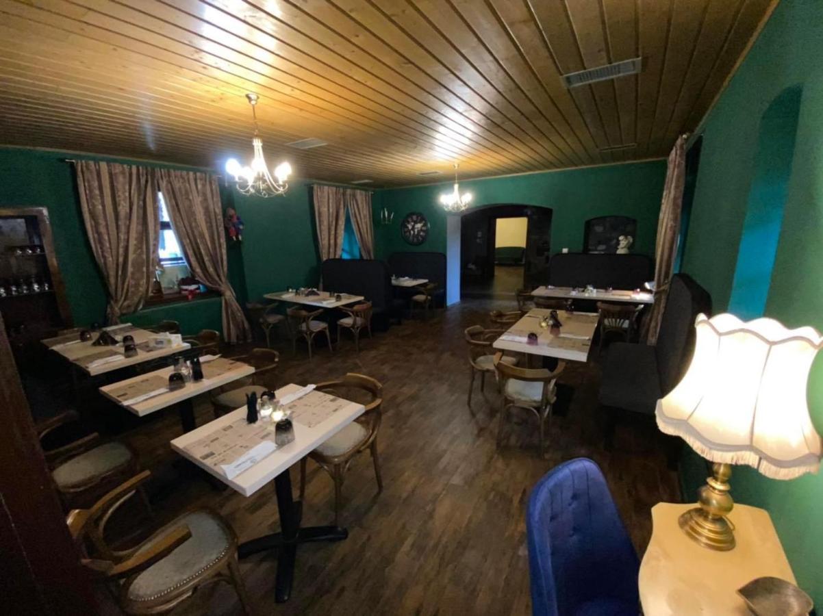 La Mosie Hotel Hateg Exterior photo